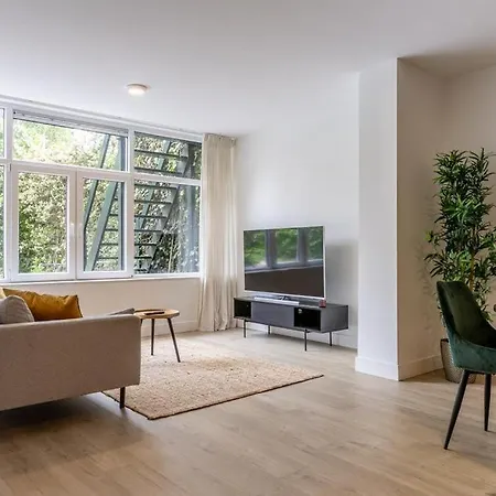 Modern Ground-floor With Garden Daire *