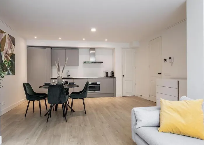 Apartamento Modern Ground-floor With Garden